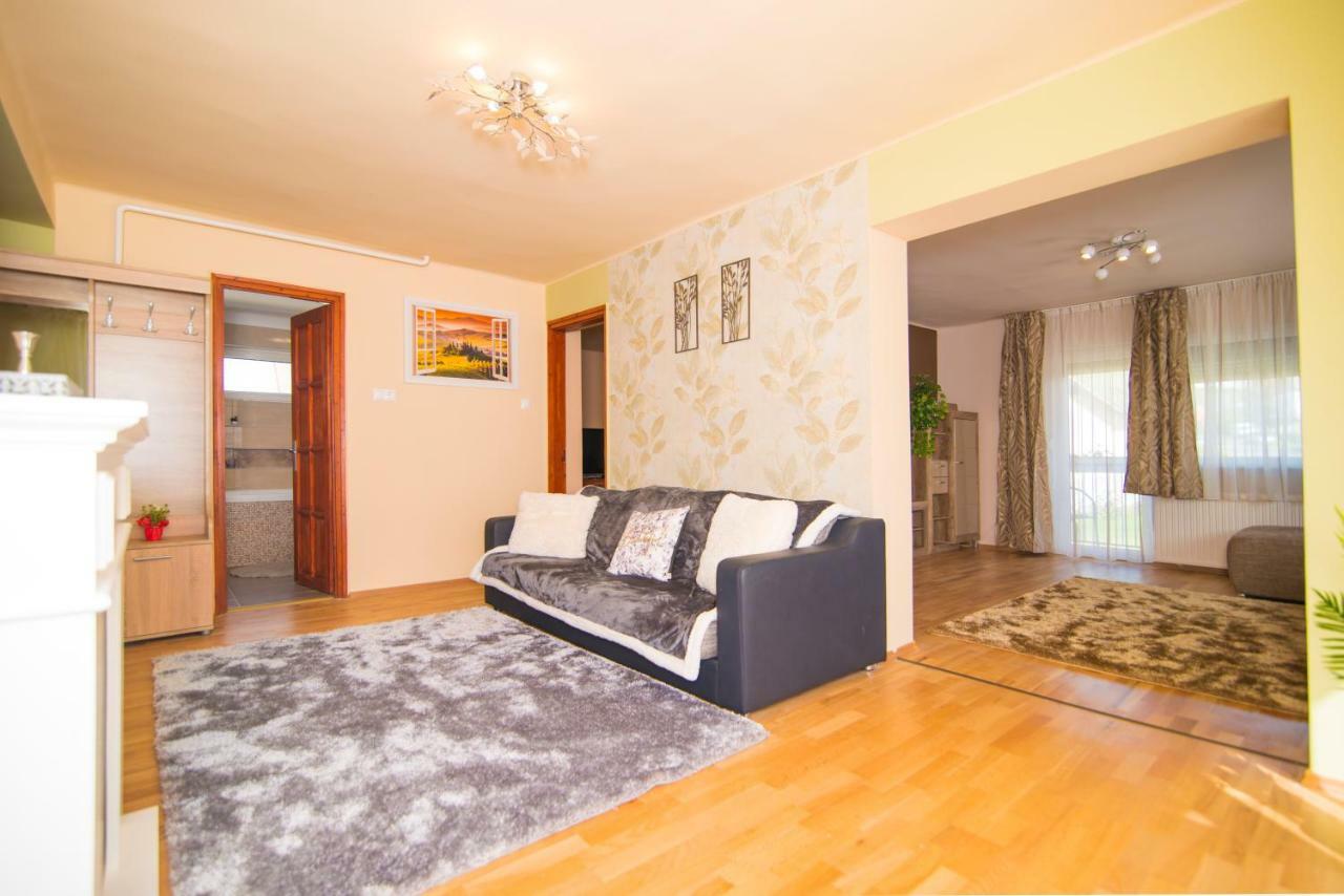 Oeskarszt Apartman Urkut المظهر الخارجي الصورة