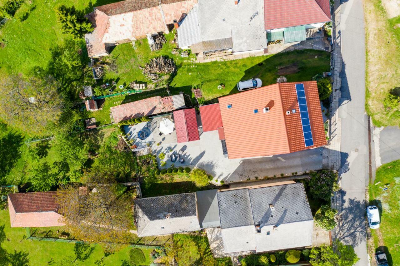 Oeskarszt Apartman Urkut المظهر الخارجي الصورة